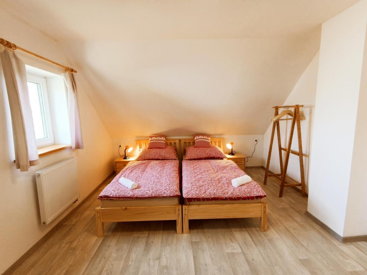 Klidna Lokalita Na Kraji Lesa, Cely Dum S Uschovnu Kol Villa Nova Bystrice Exterior photo
