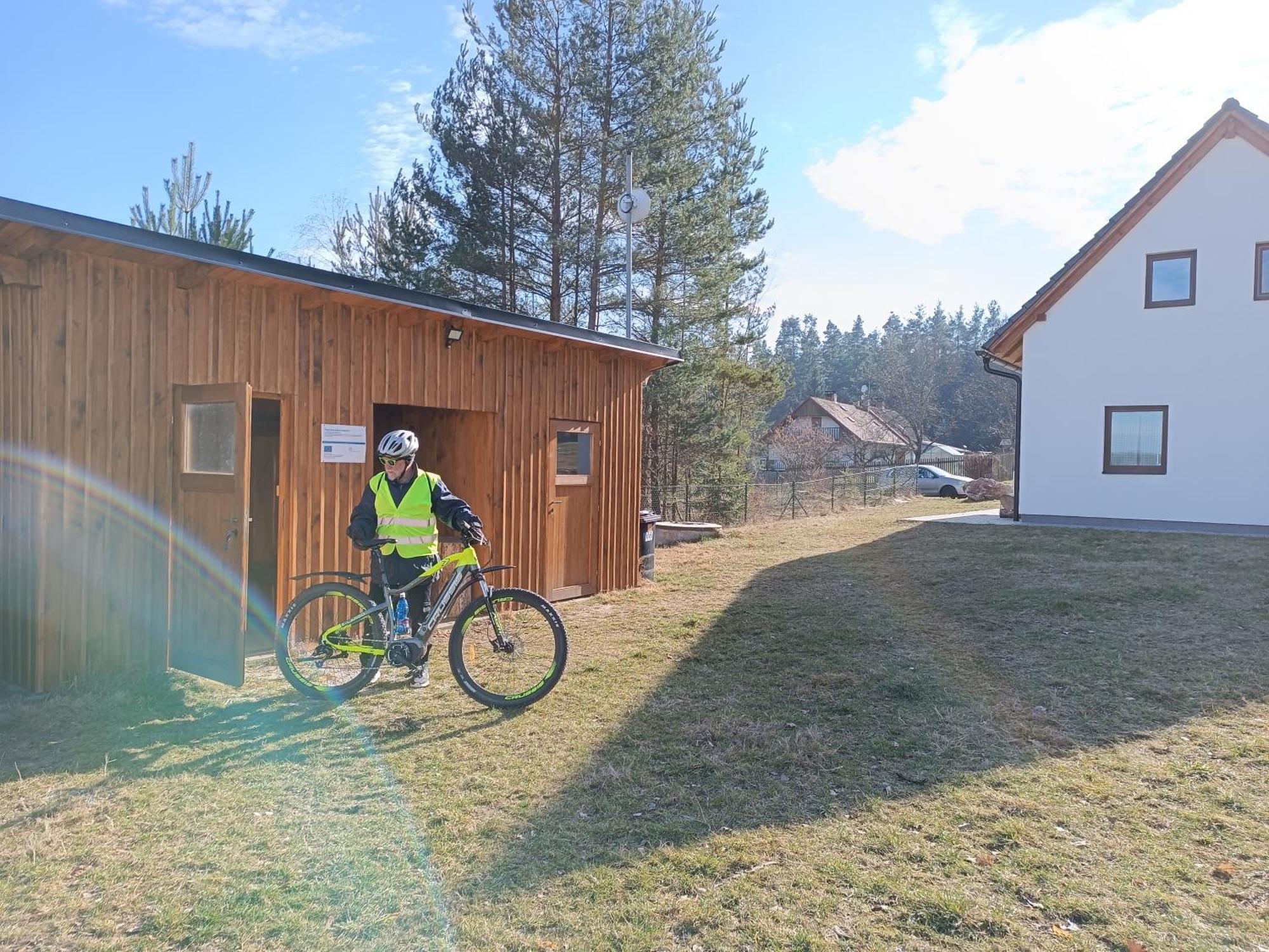 Klidna Lokalita Na Kraji Lesa, Cely Dum S Uschovnu Kol Villa Nova Bystrice Exterior photo